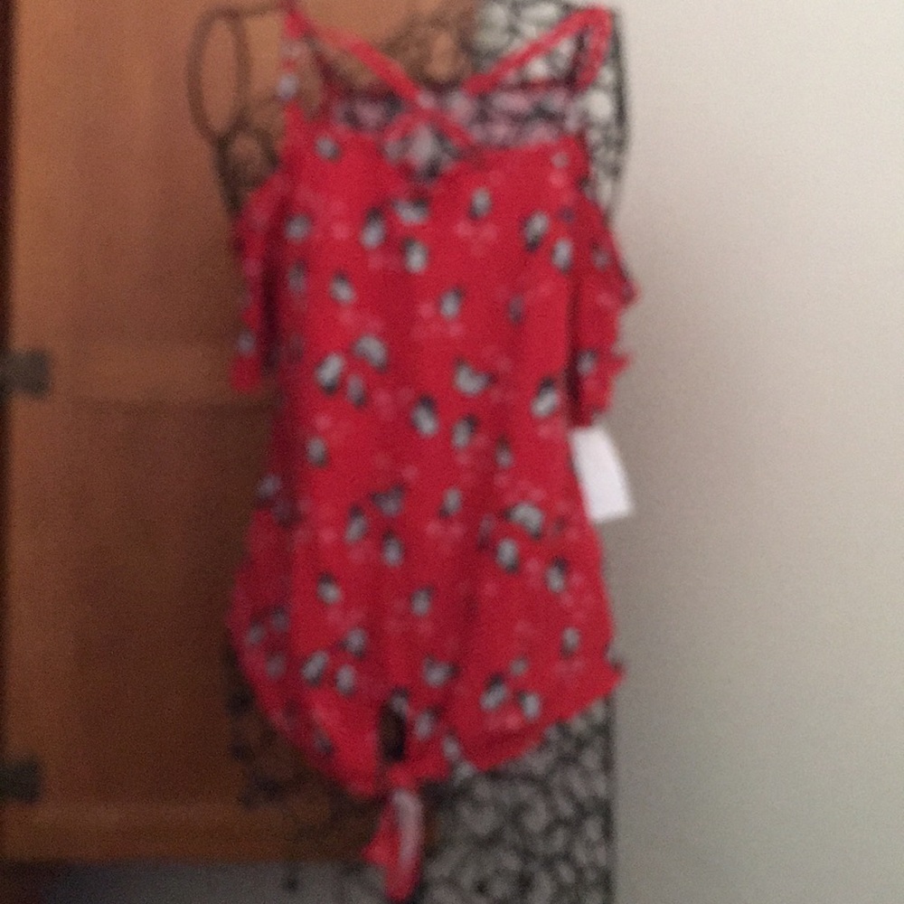 Cold Shoulder - Picture 4 of 6